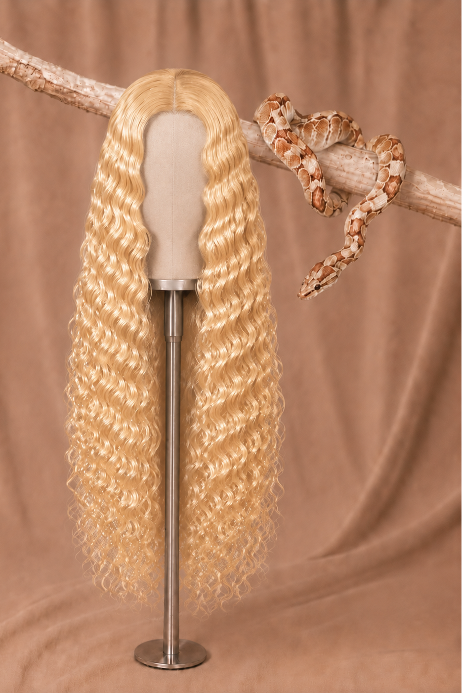 613 Rattlesnake Curl Loose Deep Wave 5x5 HD Lace Closure Wig in Platinum Blonde front view human hair wig texture